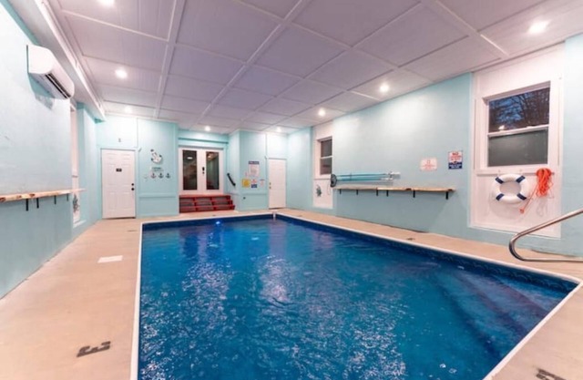 NewLuxuryCabin EVCharger Sauna/HeatedIndoorPool Arcade Games Gazebo Sleeps24 EV4