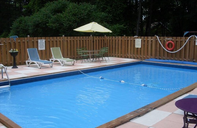 Newly built- Minutes from Beach and Pinery- Access to Outdoor Pool and Pinery
