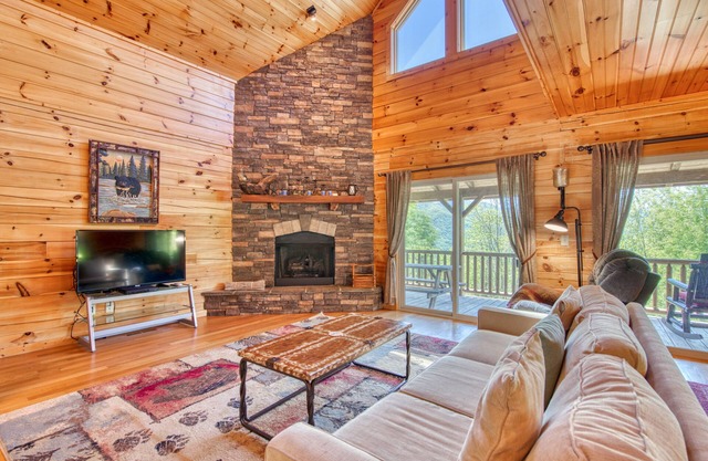 Newly Furnished Mountain Cabin and Cottage with Spectacular Views