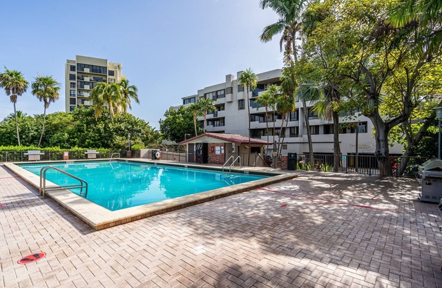 Newly refurbished 3 bed apartment in Key Biscayne
