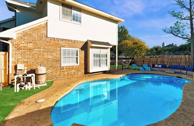 Newly remodeled 5BR 3 Bath 15 min to DFW airport
