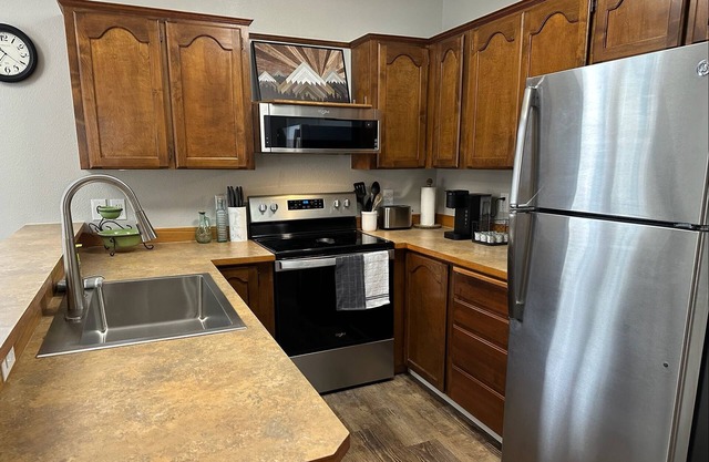 Newly Remodeled home only 1 mile to Silver Mountain Resort!!