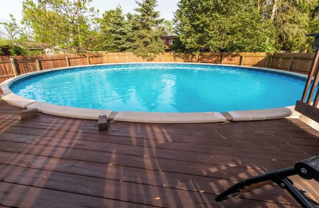 Newly remodeled! Pool/Game Room/WiFi/Trailer Parking, Close to area attractions!