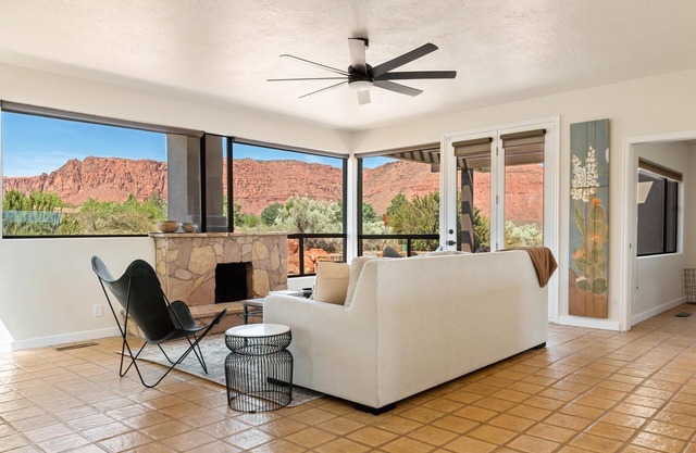 Newly Remolded! Stellar Mountain Views!