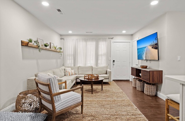 Newly Renovated Home Close to Downtown and Beaches