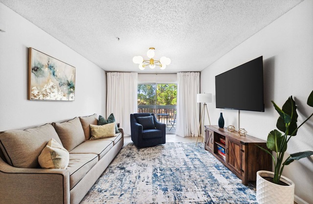 Newly Renovated Beach Condo in Destin-10 minutes to Crab Island