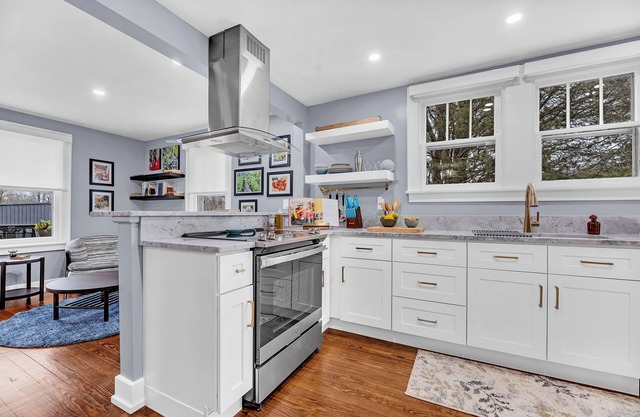 Newly renovated Cozy home with chef kitchen, pretty much fully stocked