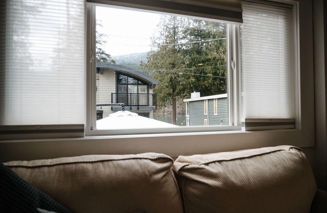 NEWLY Renovated House at Main beach, Cultus Lake!