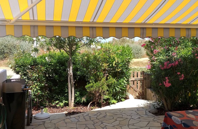 Newly renovated vacation home with conservatory only 250 meters to the beach.