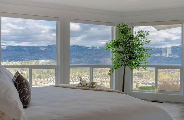 Newly Updated 3BR 3Bath Lakeview Vista, BBQ and New Appliances - King Bed