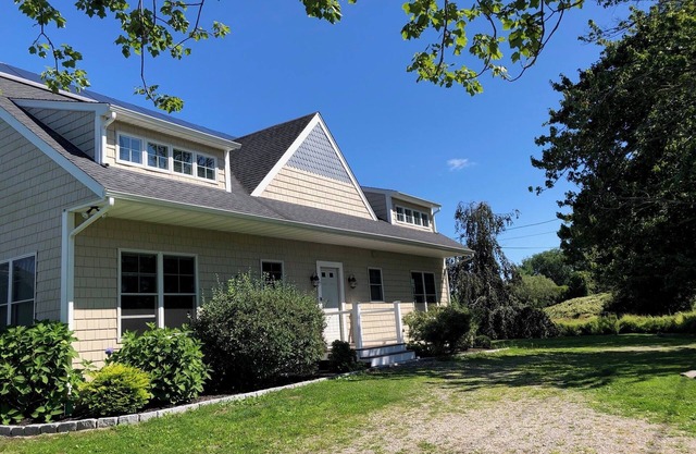 Next Door to Golf Course, Minutes to Beaches!