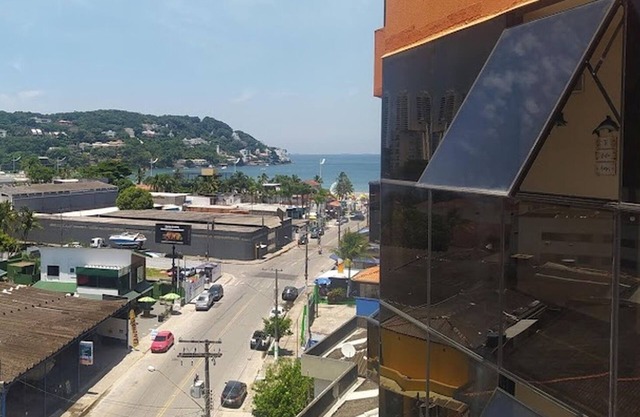Next to the sea with air conditioning and Wi-Fi Enseada Guarujá(Tortuga)shops on the doorstep!Secure