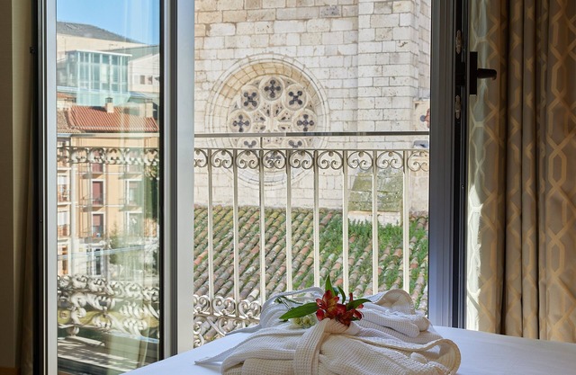 Nexus Valladolid Suites & Hotel