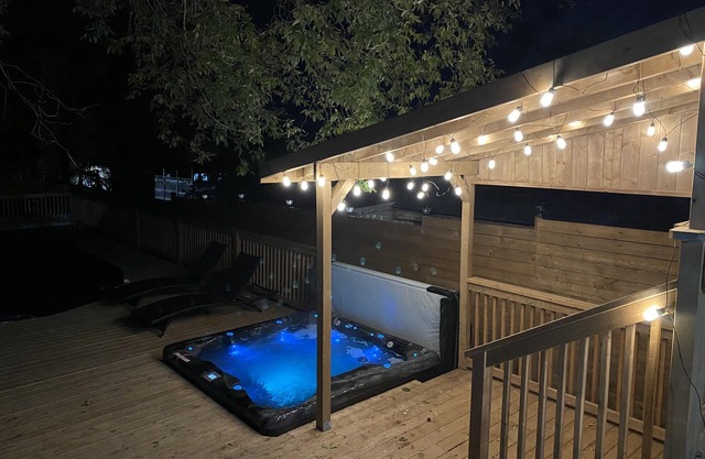 Niagara Luxury Modern SPA Pool Sauna Retreat