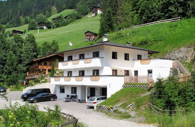 Nice apartment for 14 guests with WIFI, TV, terrace and parking