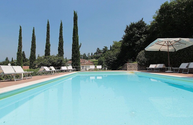Nice apartment for 5 people with WIFI, pool, A/C and TV, close to Verona
