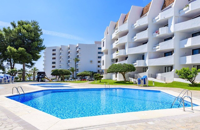 Nice apartment for 3 people with pool, terrace and pets allowed
