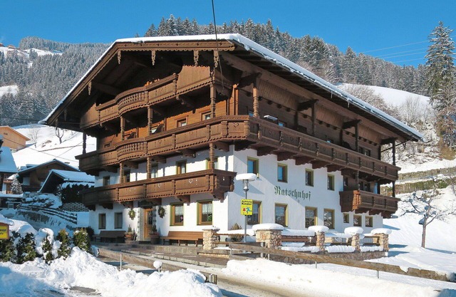 Nice apartment for 24 people with WIFI, TV and balcony