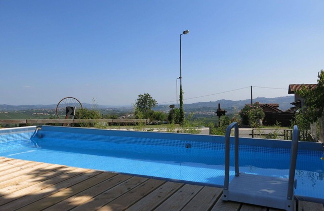 Nice apartment for 2 people with WIFI, pool, TV, patio, pets allowed and parking
