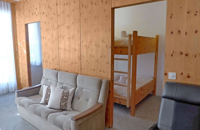 Nice apartment for 4 guests with WIFI, TV, balcony and pets allowed