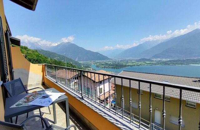 Nice apartment for 5 people with WIFI, TV, terrace, pets allowed and parking