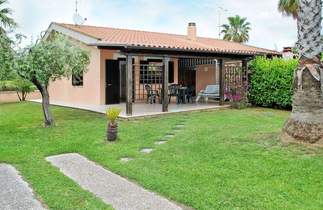 Nice apartment for 6 guests with WIFI, A/C, TV, terrace and pets allowed