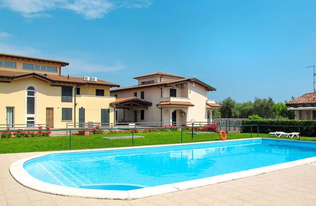 Nice apartment for 6 people with A/C, pool, WIFI, TV, patio and pets allowed