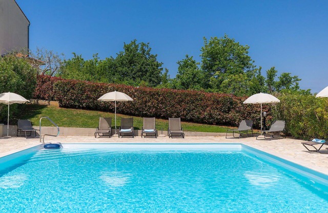 Nice apartment in villa for 6 guests with A/C, pool, WIFI, TV, terrace and panoramic view