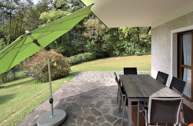 Nice apartment in villa for 5 guests with WIFI, TV, terrace, pets allowed and parking
