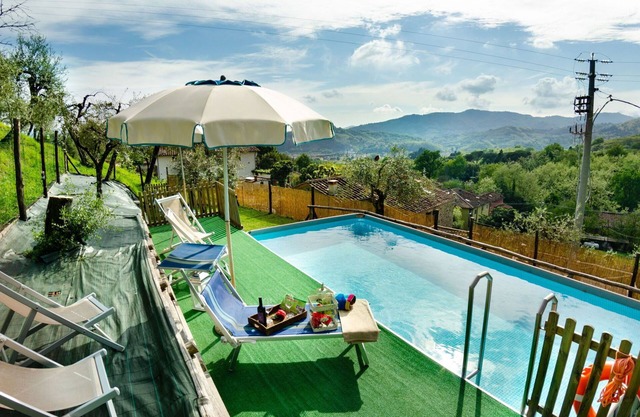 Nice apartment in villa with pool, internet, A/C, TV, terrace, panoramic view, close to Lucca