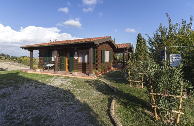 Nice apartment with WIFI, A/C, pool, TV, terrace and panoramic view, close to San Gimignano