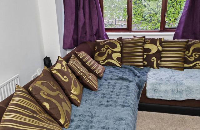 Nice flat with free parking and free wifi. Close to town centre