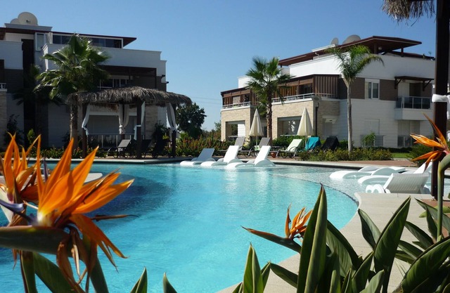 Nice ground floor apartment on beautiful pool