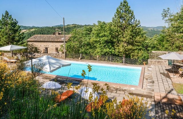 Nice home in Apecchio -PU-