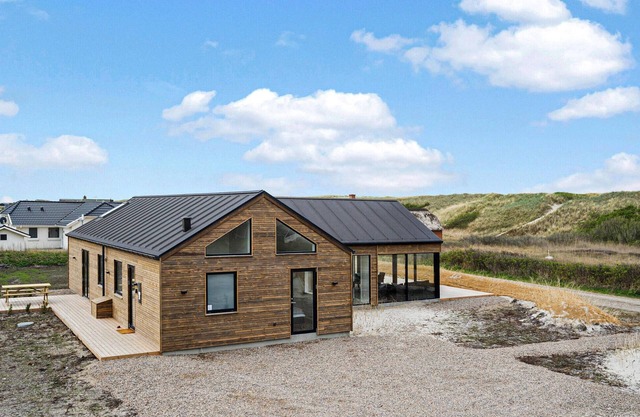 Nice home in Harboøre with sauna