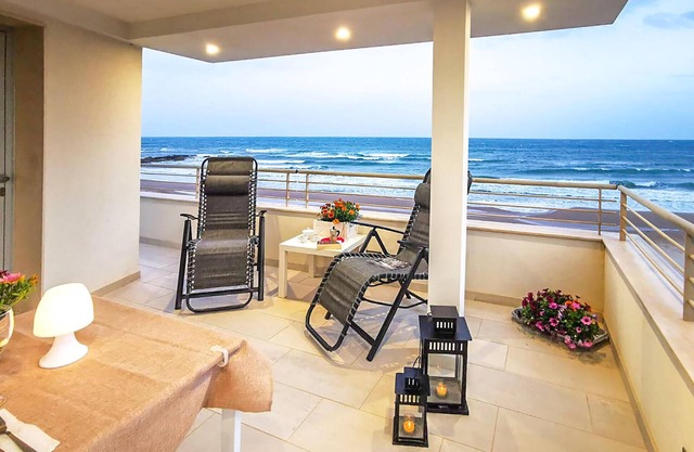 Nice home in Kaukana with kitchenette