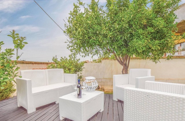 Nice Home in Scoglitti With 1 Bedrooms and Wifi
