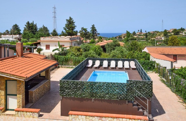 Nice home in Trabia with WiFi