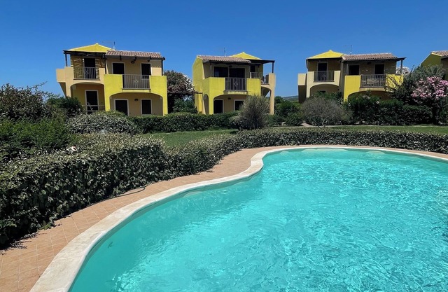 Nice house with swimming pool at 10 metres