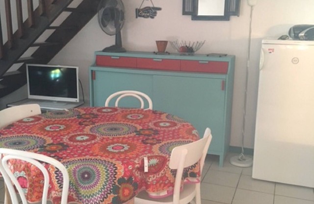 Nice pavilion adjoining type 3 located on the Golf with swimming pool in residence