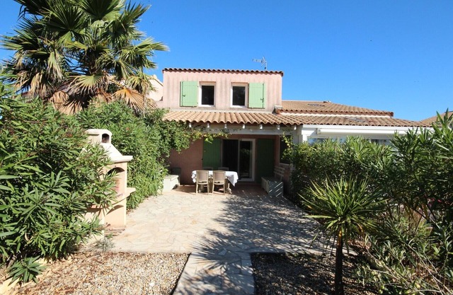 Nice villa with 2 bedrooms and lovely view on natural reserve, Residence with pool LE CLOS DE.