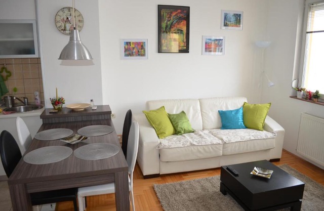 NICOLAS APARTMENT