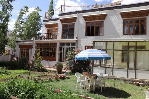 Nilza Guest House