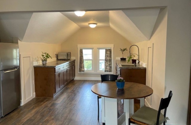 nnnnnnnnnPrivate 1-bedroom apt in a remodeled historic home in Forest Grove, OR