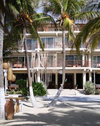 Noah Beach Hotel & Suites
