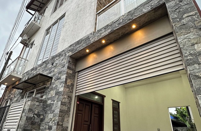 Nomad House, 4-bedroom modern house with AC, WiFi in tranquil Kandana