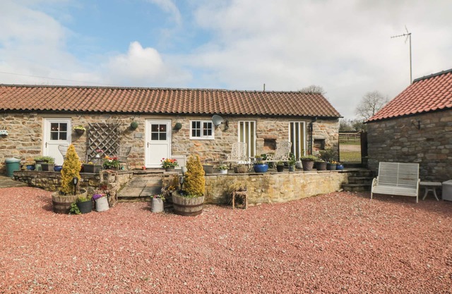 NORAH'S NOOK, pet friendly, with open fire in Kirkbymoorside