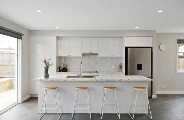 North Edge Townhouse ~ Free Parking, City, Modern