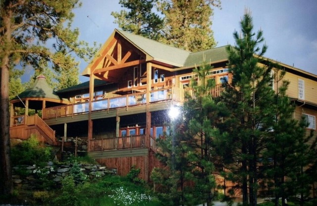 North Idaho Escape: Fall Colors, Winter Wonder & Spring Adventure at the Lodge!
