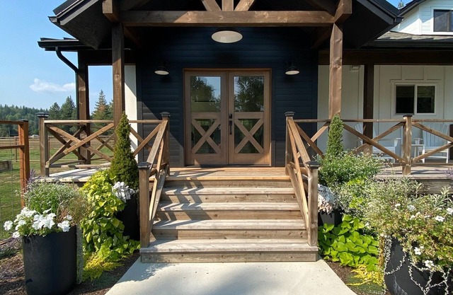 North Idaho Luxury 4-BR Vacation Rental on River - Mountain Views near town